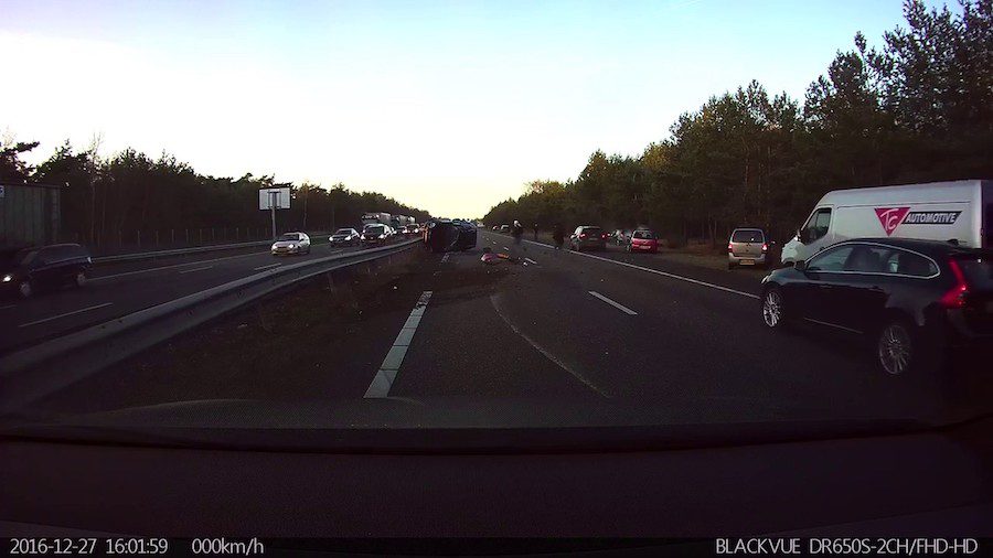 Tesla Model S predicts an accident caught on dashcam