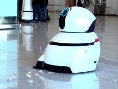 LG Airport Cleaning Robot 01