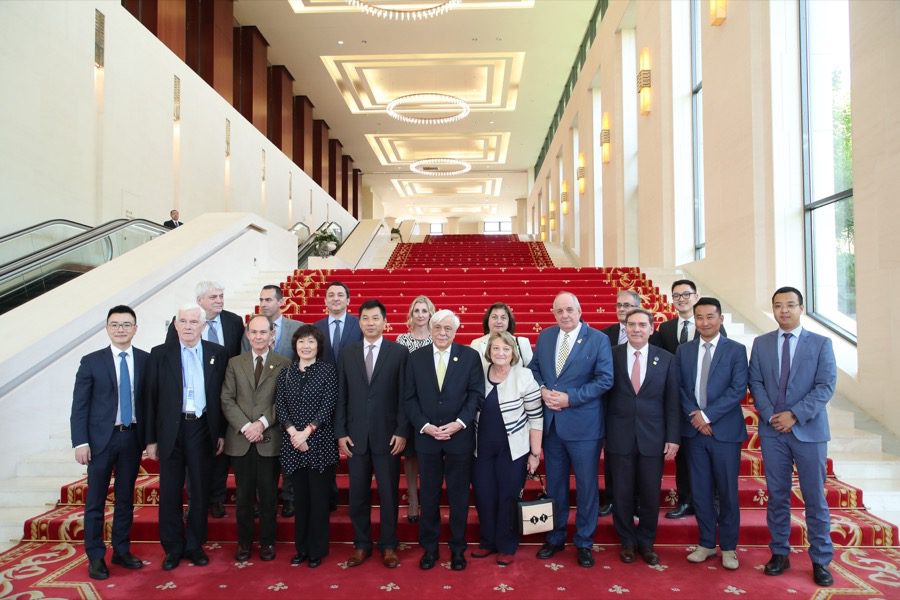 Ο Πρόεδρος της Ελληνικής Δημοκρατίας επισκέφθηκε τα γραφεία της Huawei στην Κίνα
